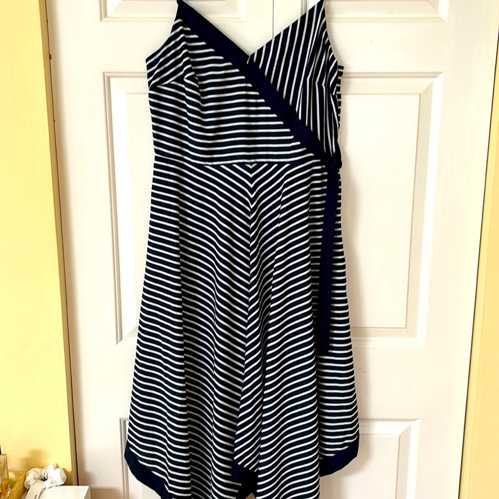 Banana Republic summer dress in navy-white straps! Perfect for summer evenings